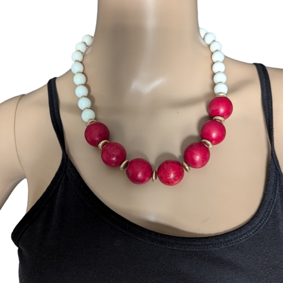 Vintage Beaded Necklace Chunky Red & White Glass Ball Bauble Eclectic Boho - Picture 5 of 8